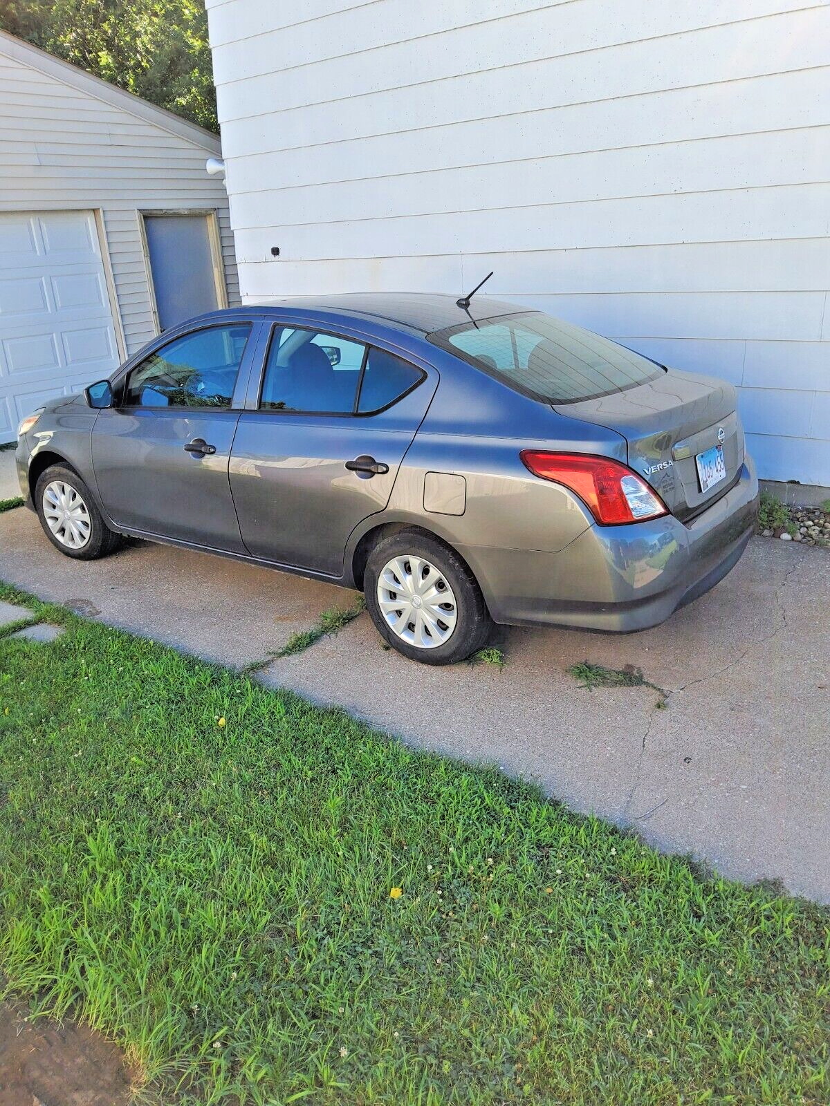 2017 nissan versa