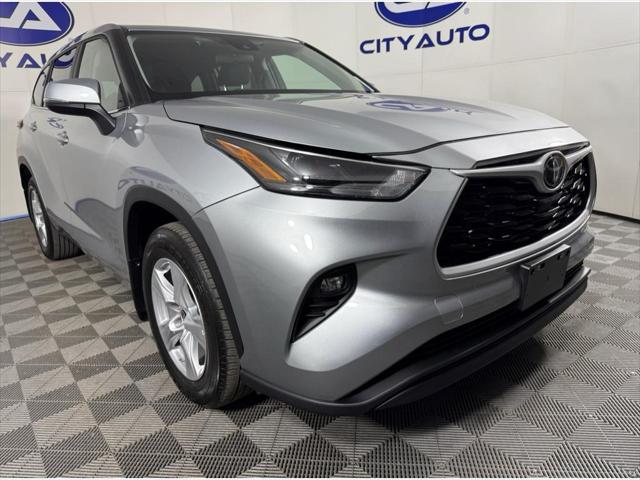 2024 toyota highlander le