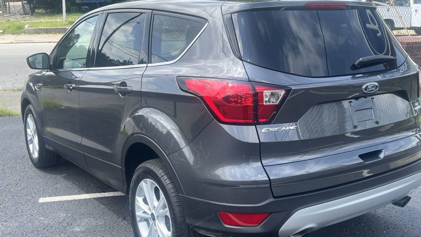 2019 ford escape se