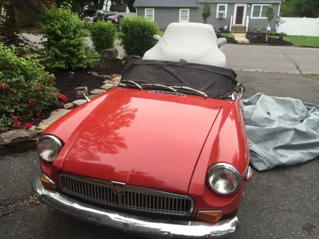 classic 1970 mgb - a real head turner