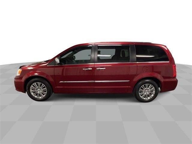 2016 chrysler town & country t mulliner