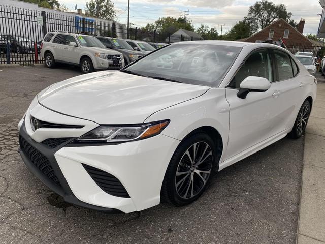 2020 toyota camry se