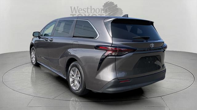 2023 toyota sienna le