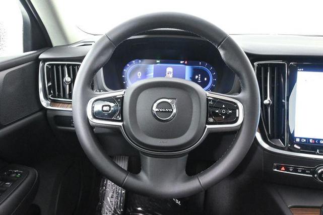 2024 volvo s60 b5 plus dark theme