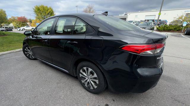2022 toyota corolla hybrid le