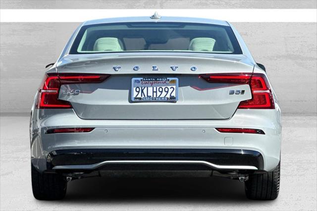 2024 volvo s60 b5 plus dark theme