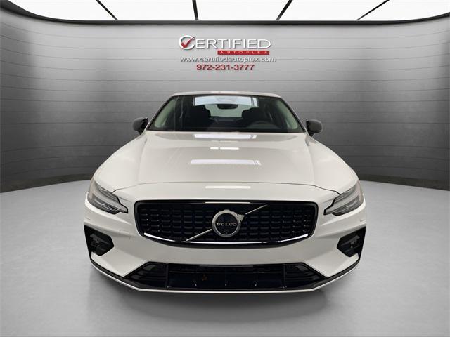 2024 volvo s60 b5 plus dark theme