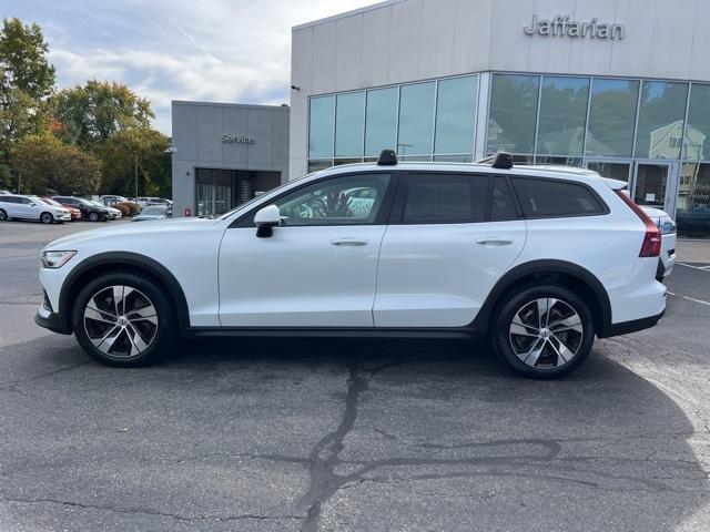 2021 volvo v60 cross country t5