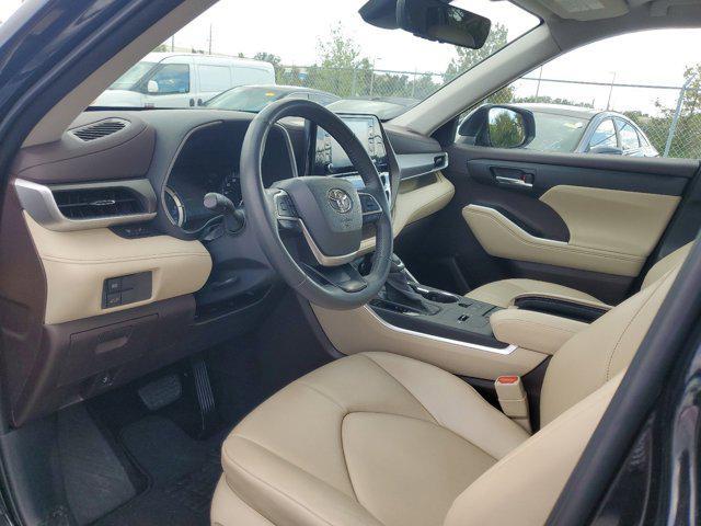 2022 toyota highlander xle