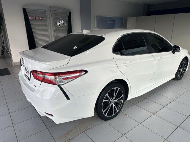 2020 toyota camry se