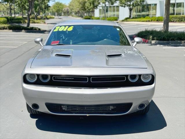 2016 dodge challenger sxt