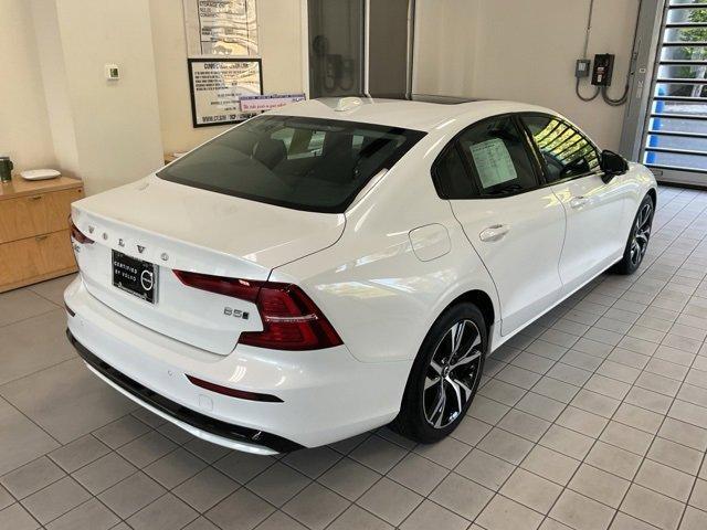 2024 volvo s60 b5 core dark theme