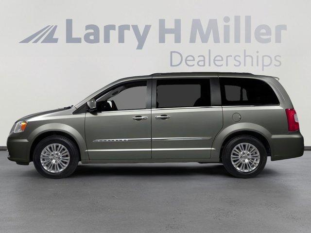 2013 chrysler town & country touring