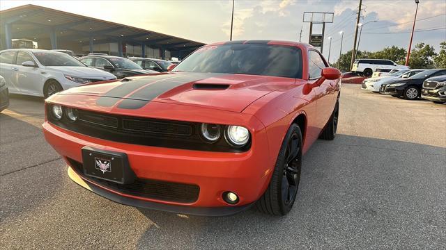 2016 dodge challenger sxt