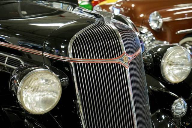 beautiful and rare 1936 chrysler airstream 4 door sedan, very rare, must see!!!!