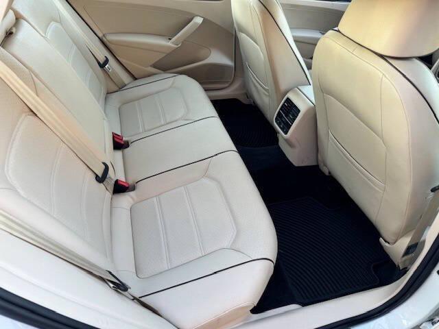 2017 volkswagen passat 1.8t se w/technology
