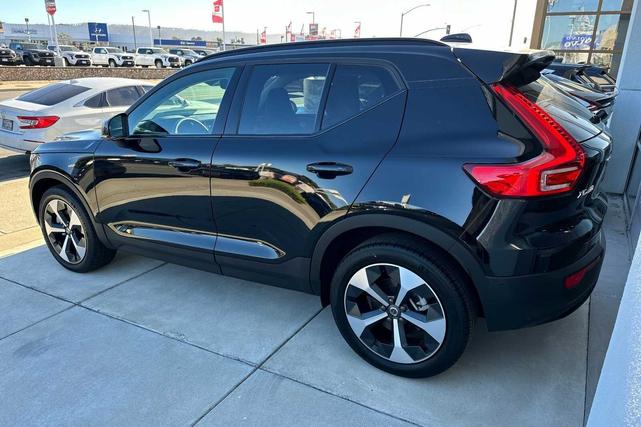 2024 volvo xc40 b5 plus dark