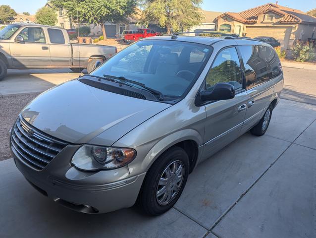 2005 chrysler town & country limited