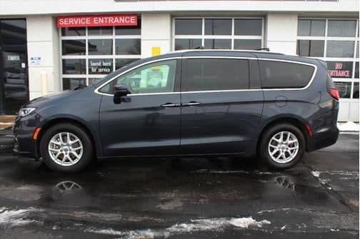 2021 chrysler pacifica touring l in milwaukee, wisconsin