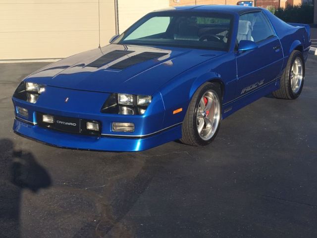 1987 chevy camaro iroc z (street machine)