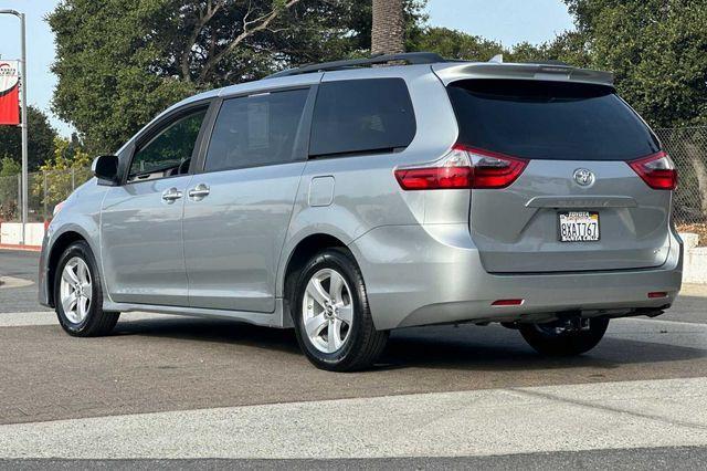 2020 toyota sienna le