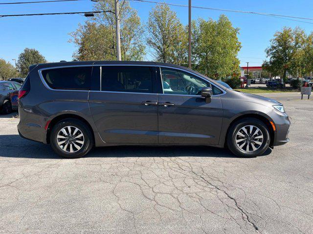 2022 chrysler pacifica hybrid touring l