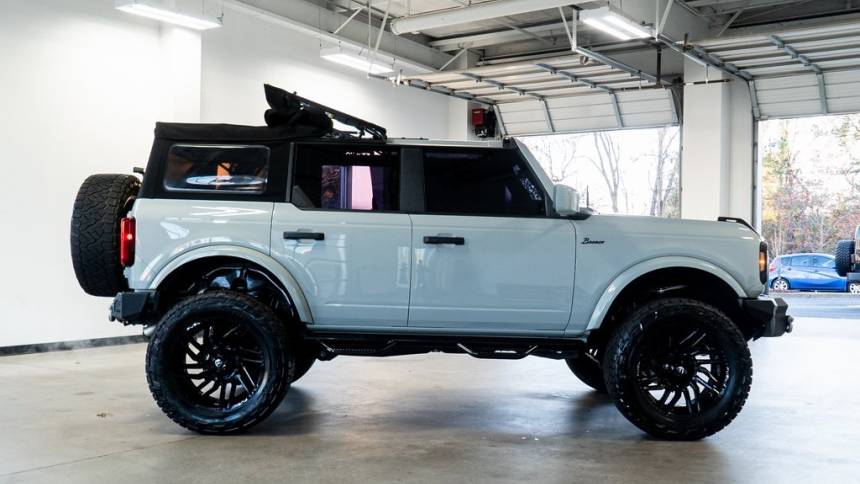 2022 ford bronco base