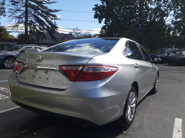 2016 toyota camry le