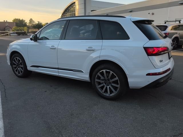 2024 audi q7 45 premium plus