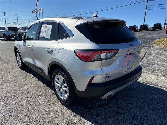 2020 ford escape se