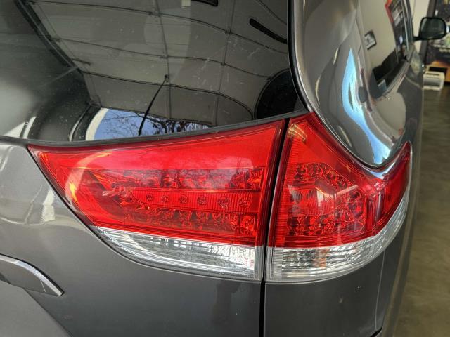 2013 toyota sienna le