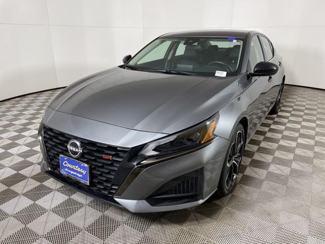 2023 nissan altima sr fwd