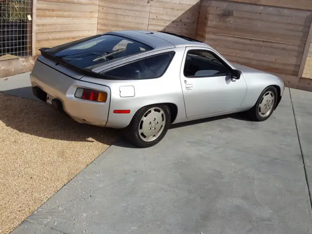 classic 1983 porsche 928! rare 5 speed manual transmission only 113,634 miles!