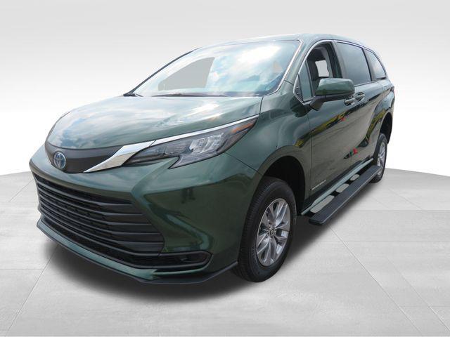 2024 toyota sienna le