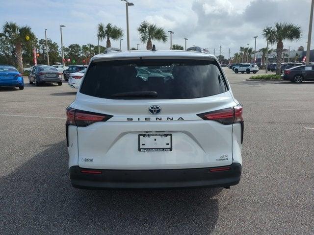 2022 toyota sienna xle