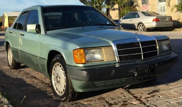 1992 190e 2.6 v6 rare green/green automatic runs and drives no rust no reserve