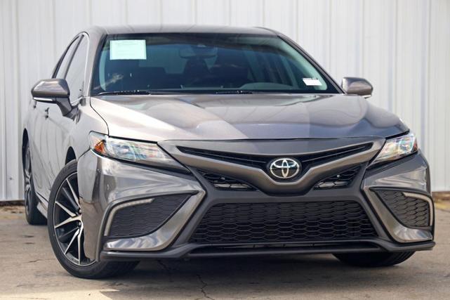 2022 toyota camry se