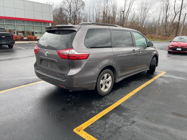 2020 toyota sienna le