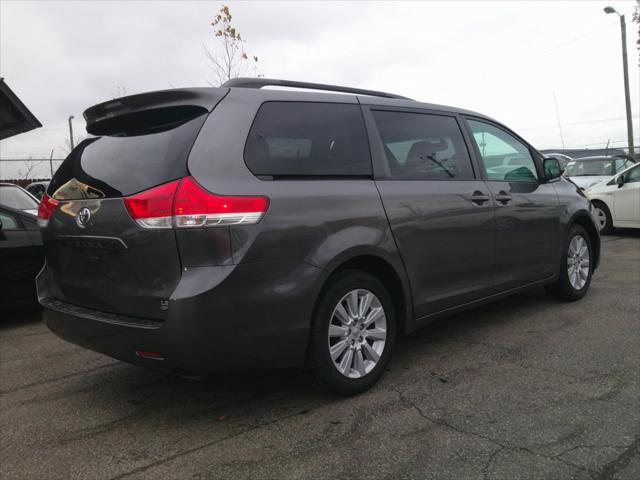 2011 toyota sienna le