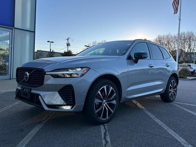 2024 volvo xc60 b5 plus dark theme