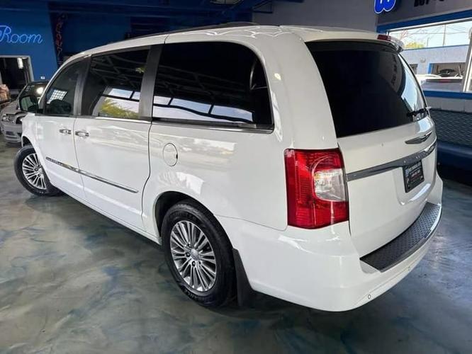 2014 chrysler town & country touring-l 30th anniversary minivan 4d in dearborn heights, michigan