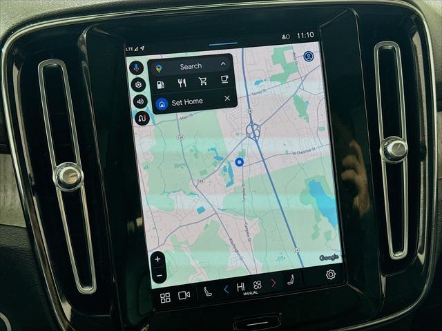 2024 volvo xc40 b5 plus dark theme