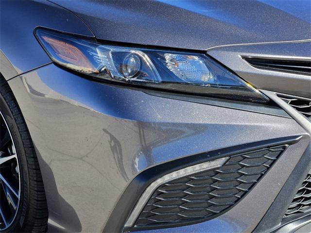 2022 toyota camry se