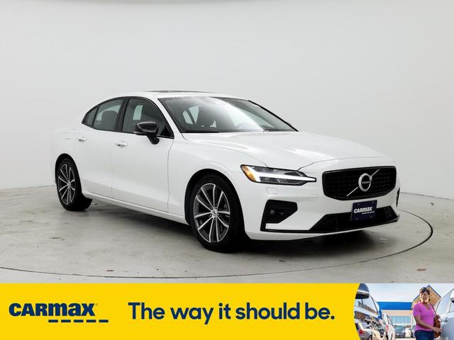 2022 volvo s60 b5 momentum
