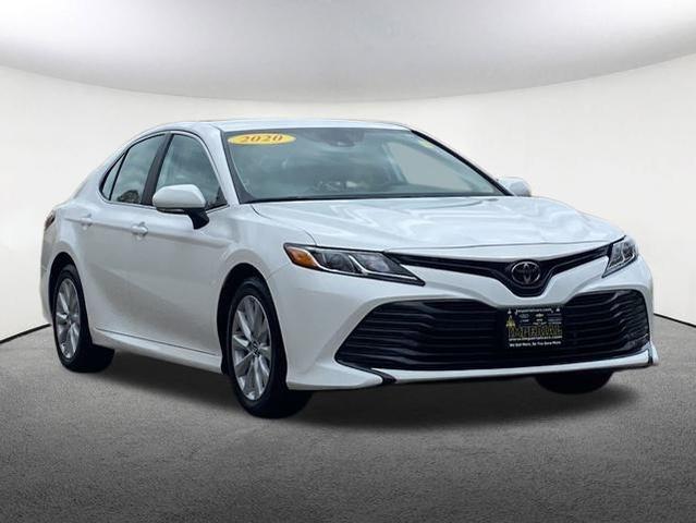 2020 toyota camry le