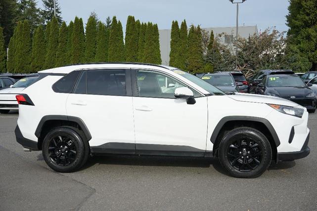 2020 toyota rav4 le