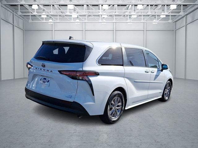 2021 toyota sienna le