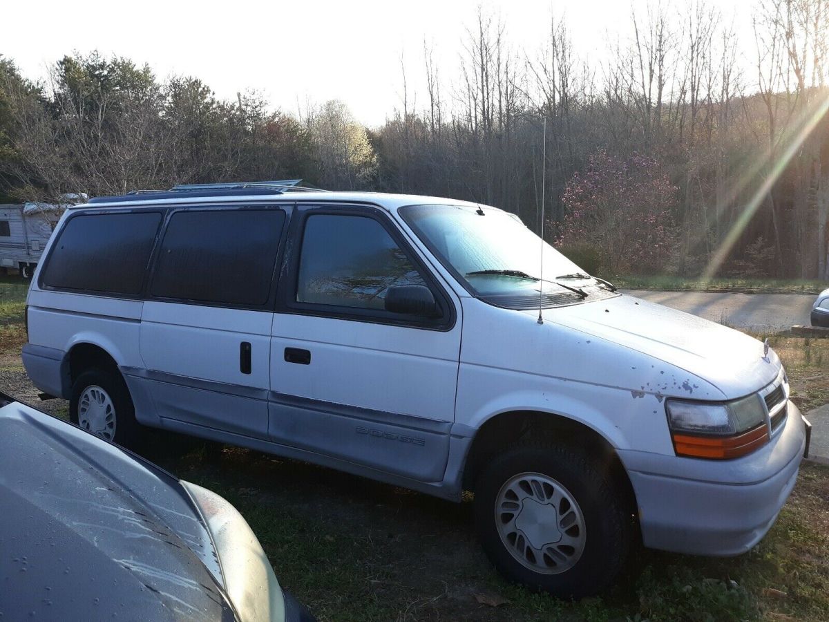 1994 dodge grand caravan van white le