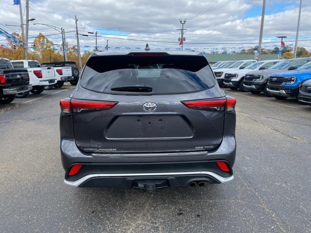 2022 toyota highlander xse