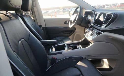 2023 chrysler pacifica hybrid limited in stoughton, wisconsin
